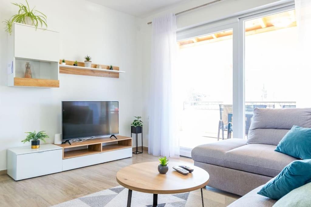 Televízia a/alebo spoločenská miestnosť v ubytovaní Silvija Holiday Home