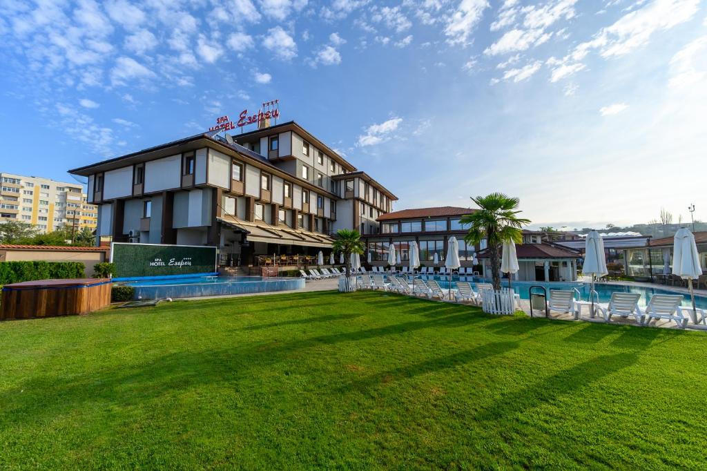 Bazén v ubytování Spa Hotel Ezeretz Blagoevgrad nebo v jeho okolí