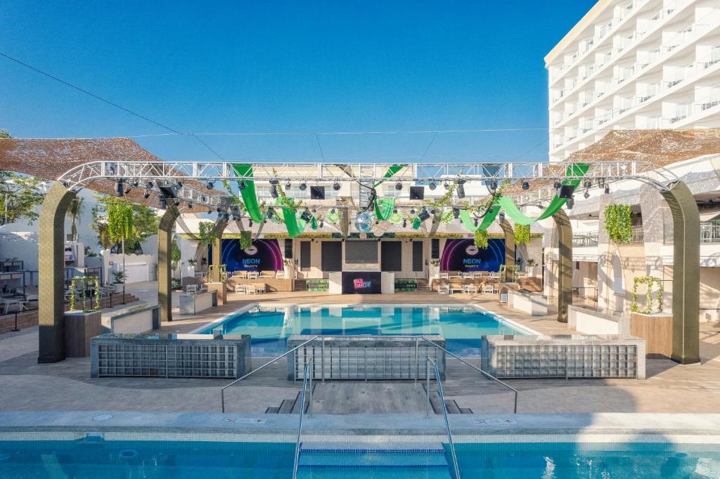 Bazén v ubytování Riu Caribe - All Inclusive nebo v jeho okolí
