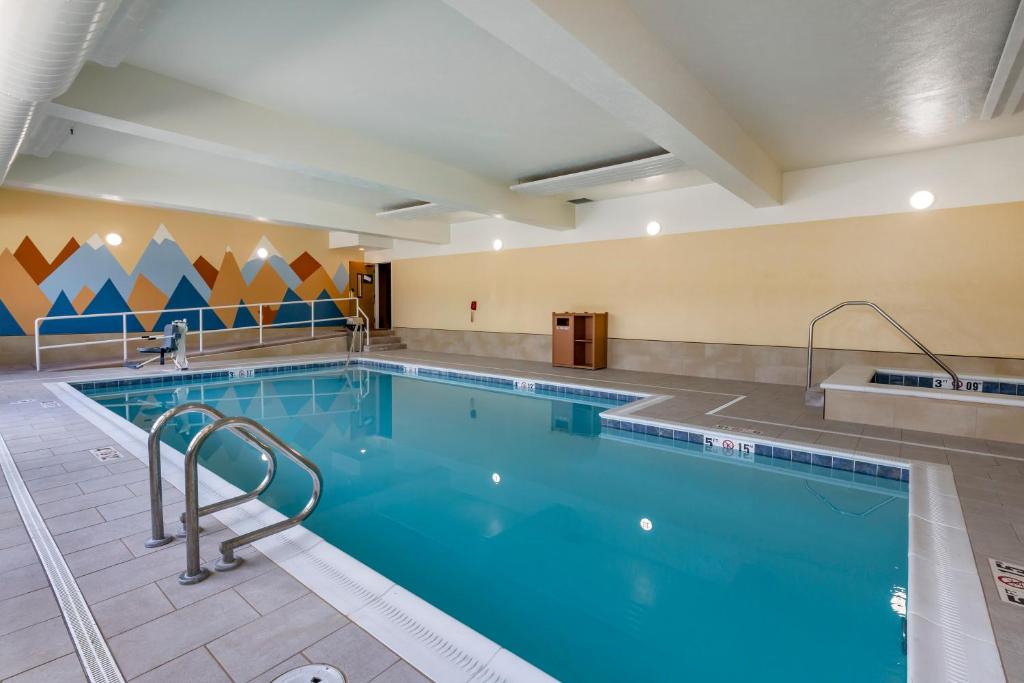 a large swimming pool in a building at Comfort Inn in Missoula