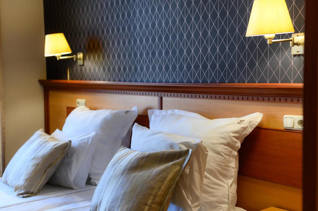 Postel nebo postele na pokoji v ubytování Spa Hotel Ezeretz Blagoevgrad