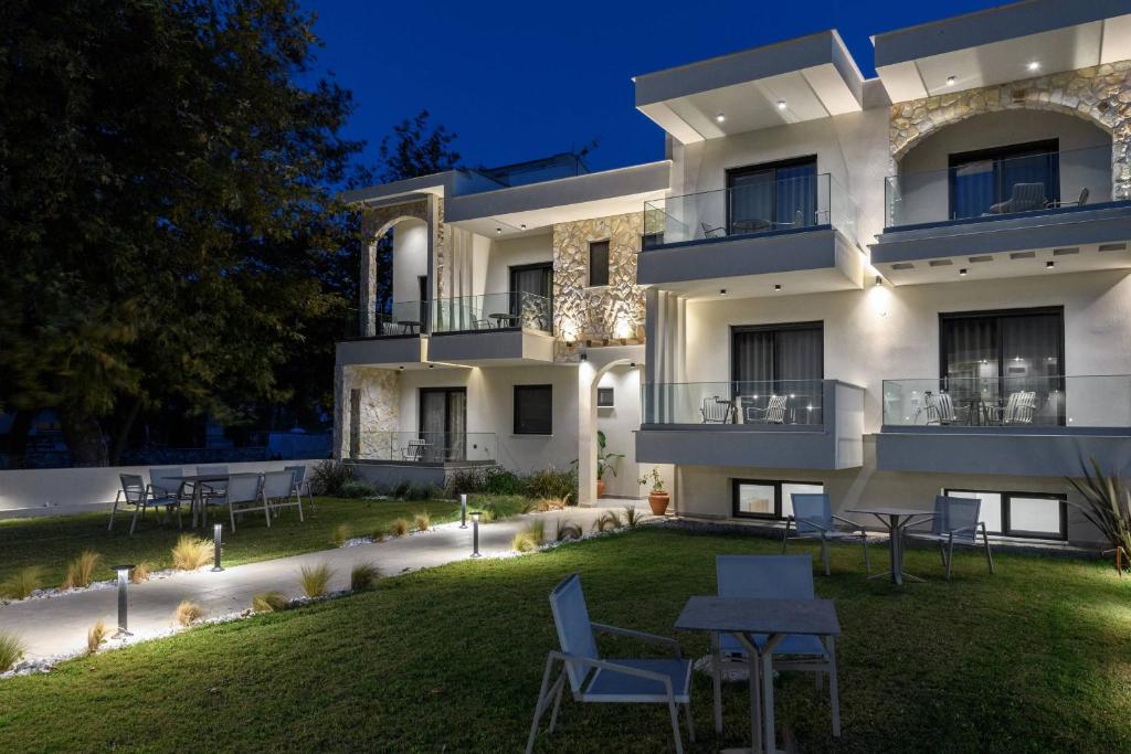 Zahrada ubytování Ammothines Beach Suites
