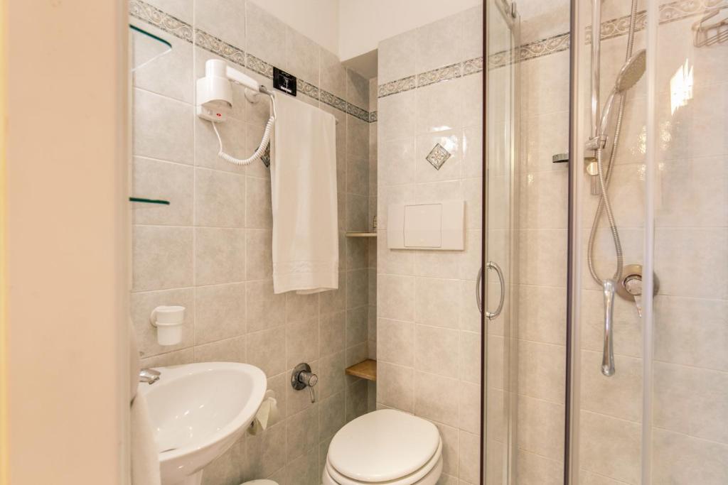 Koupelna v ubytování Hotel Martini