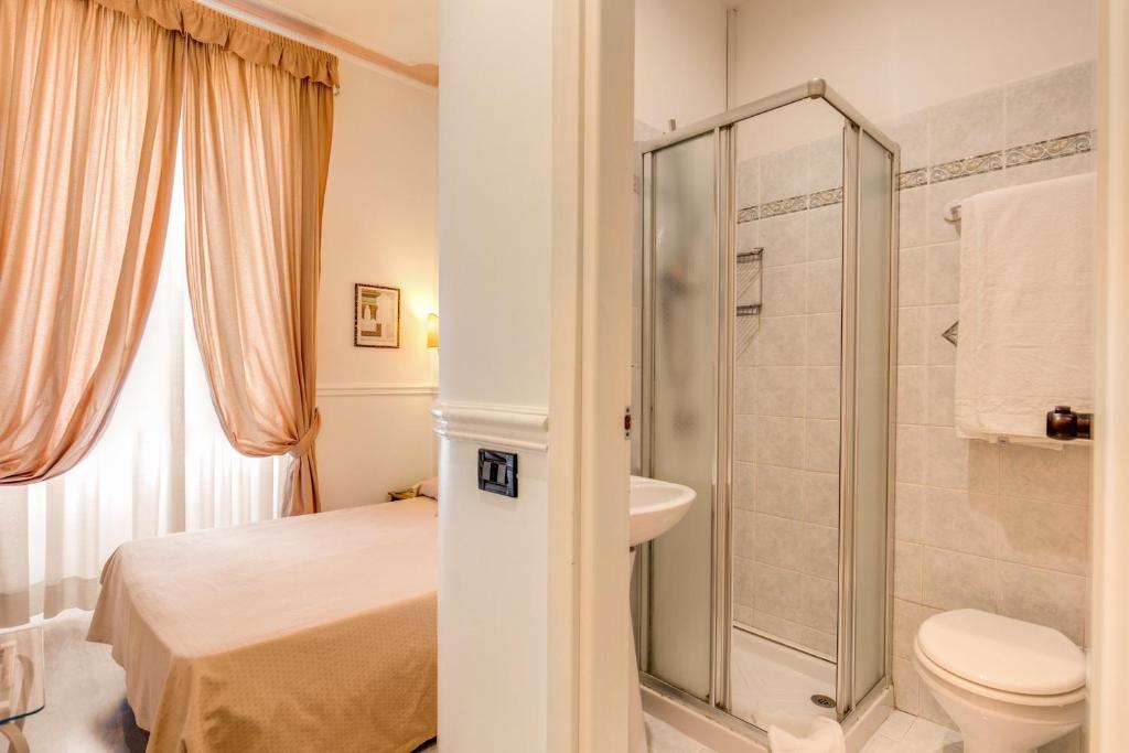 Koupelna v ubytování Hotel Martini