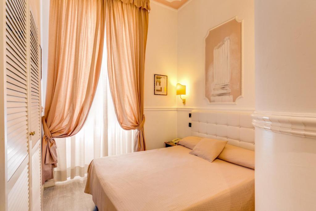 Postel nebo postele na pokoji v ubytování Hotel Martini