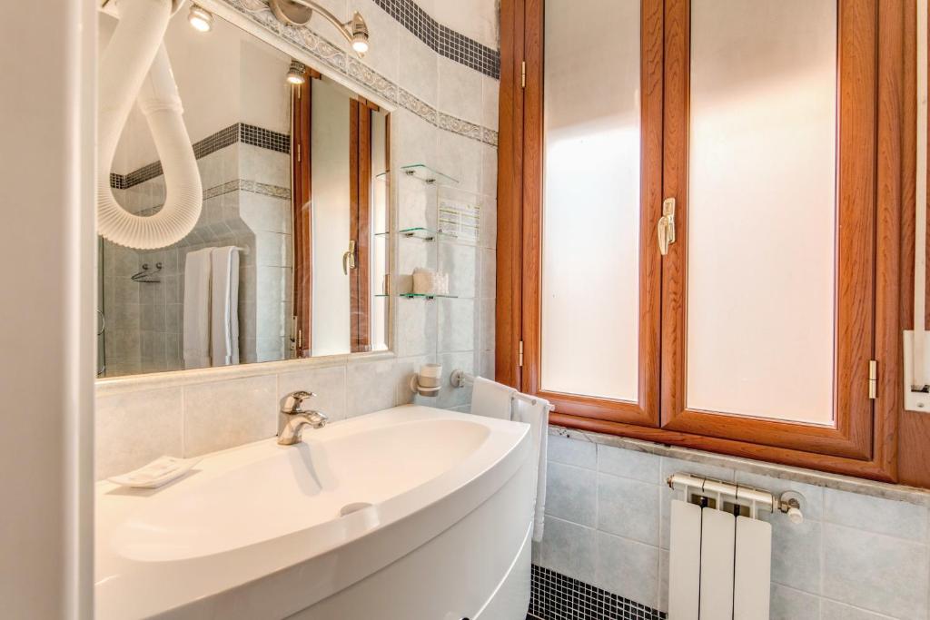 Koupelna v ubytování Hotel Martini