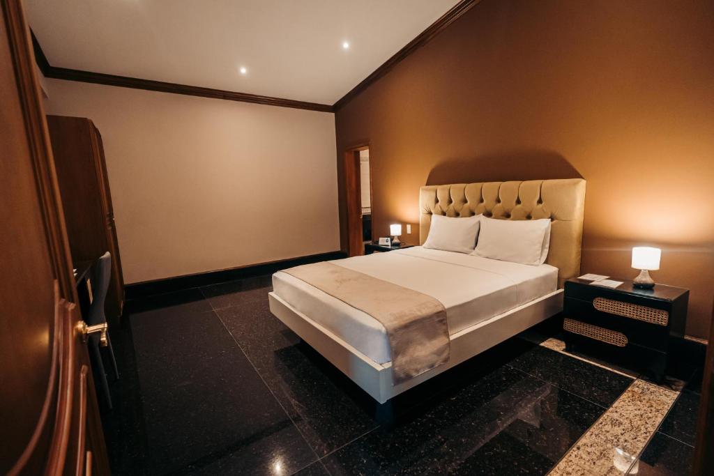 Postel nebo postele na pokoji v ubytování Luxva Hotel Boutique