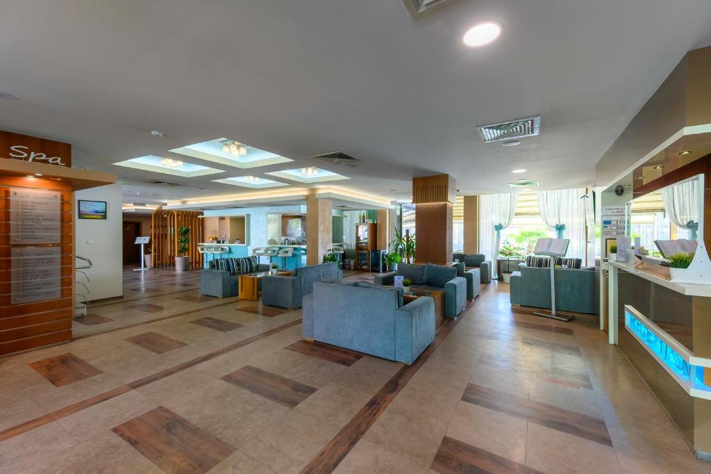 Vstupní hala nebo recepce v ubytování Spa Hotel Ezeretz Blagoevgrad