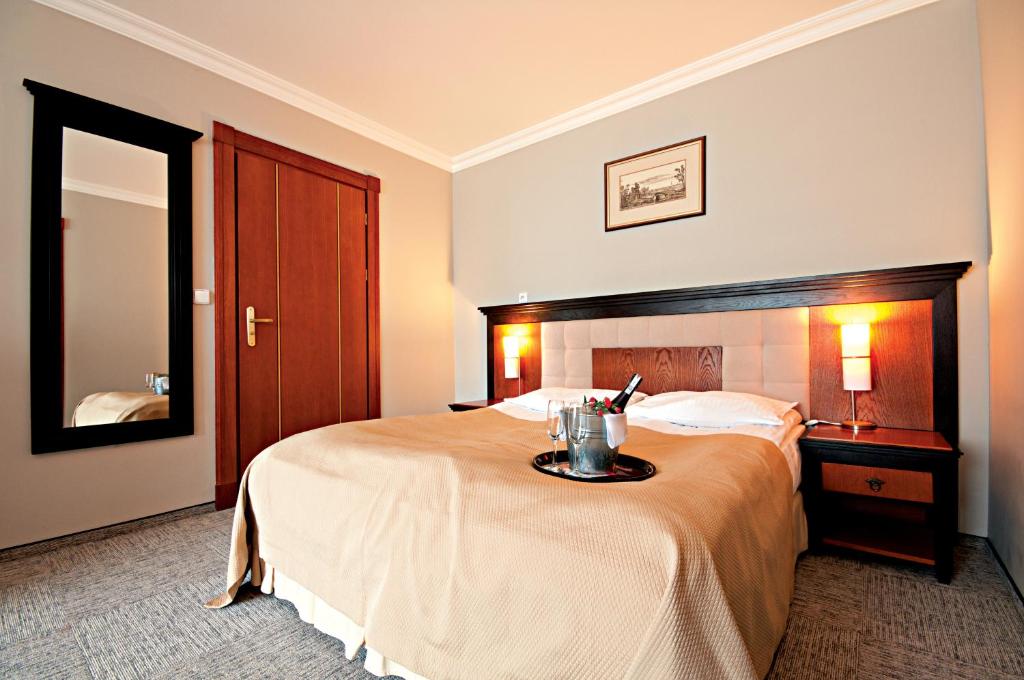 Postel nebo postele na pokoji v ubytování Łeba Hotel & Spa
