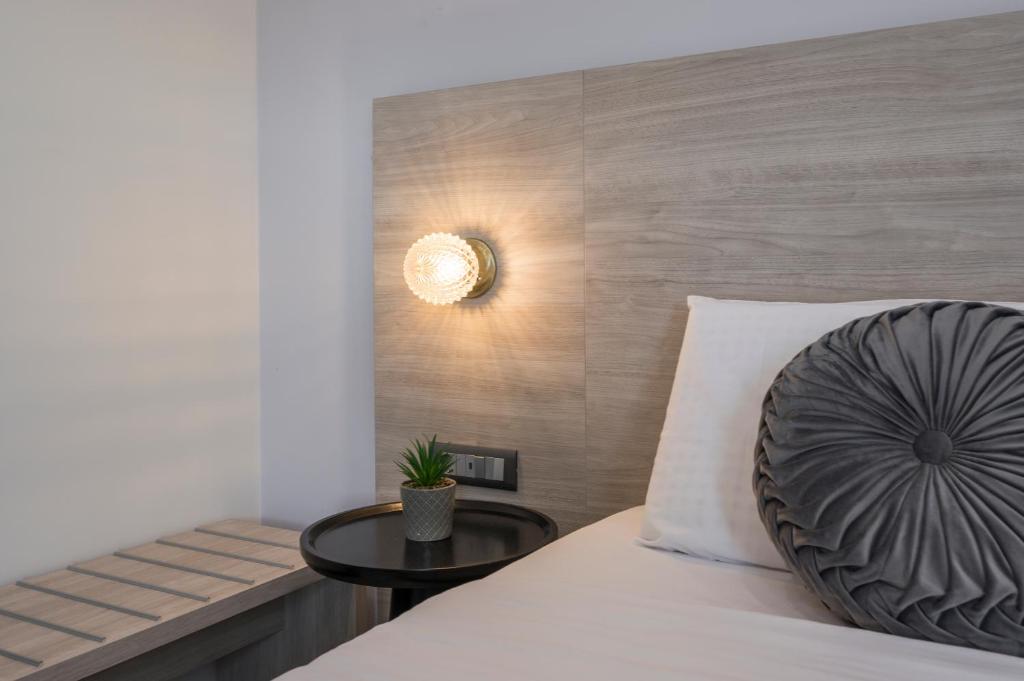 Postel nebo postele na pokoji v ubytování Alexia Seaview Apartments