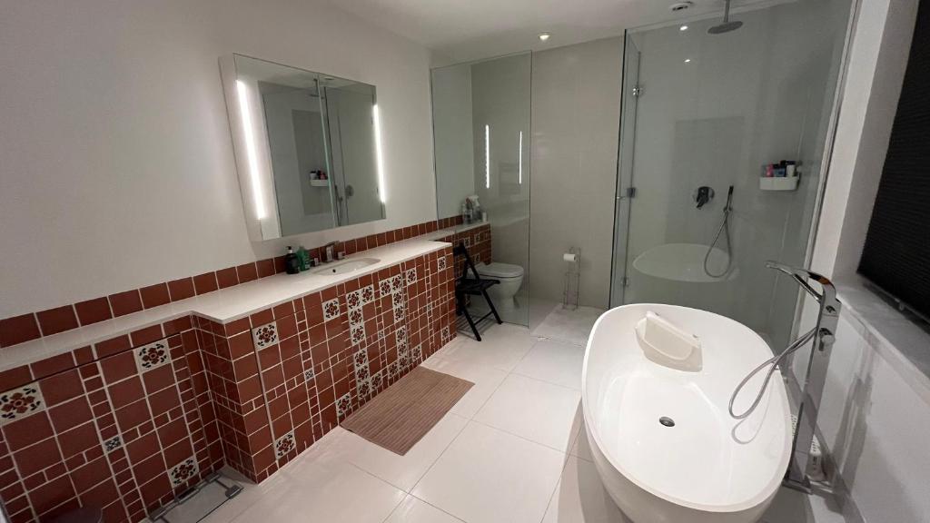 Heavenly London - Whetstone Boutique Hotel - Deluxe Double Room With Balcony
