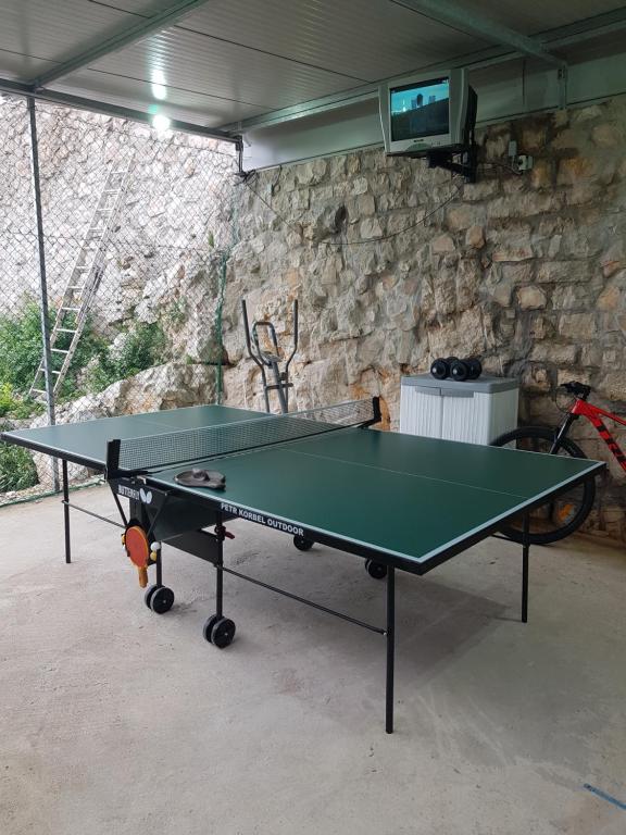 Stolní tenis v ubytování Apartments Villa Sonia & Teo Hvar nebo okolí