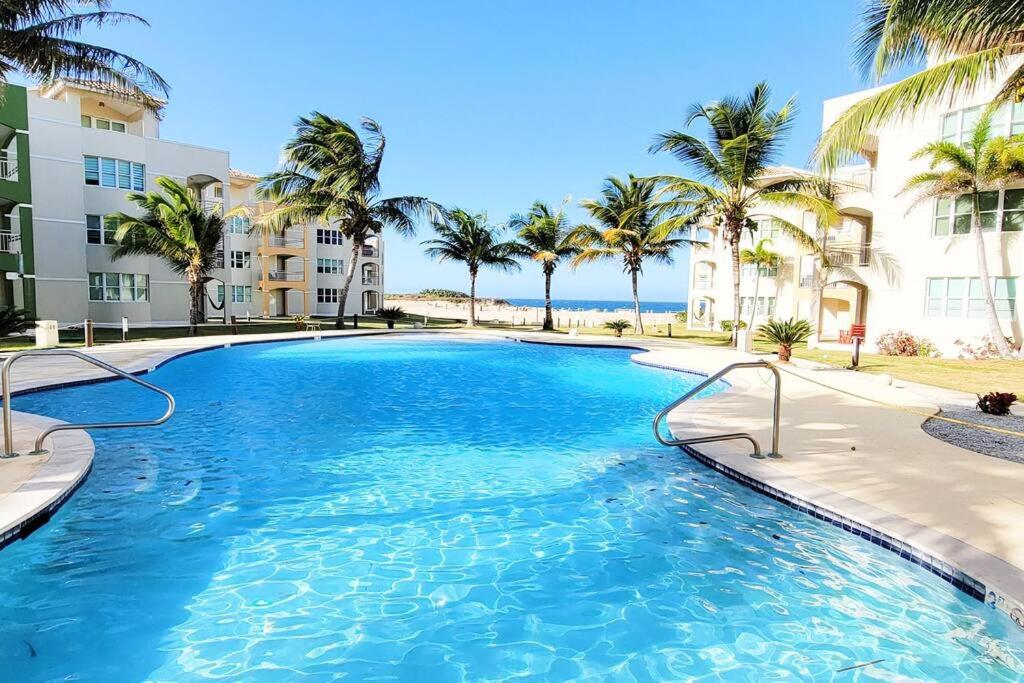 Bazén v ubytování Paradise Coast PR - Condo nebo v jeho okolí