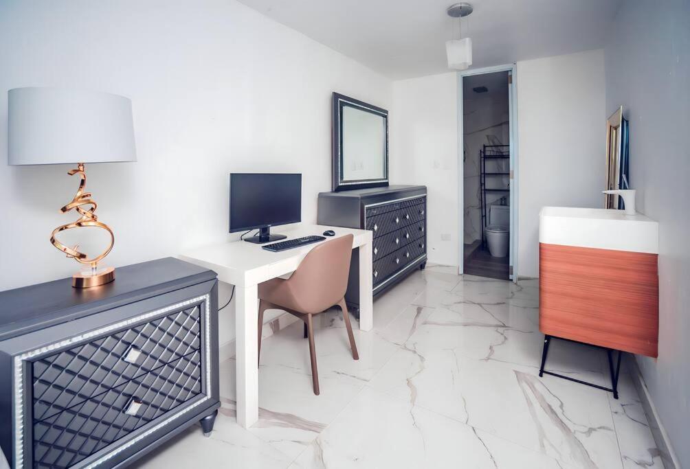 TV a/nebo společenská místnost v ubytování Paradise Coast PR - Condo