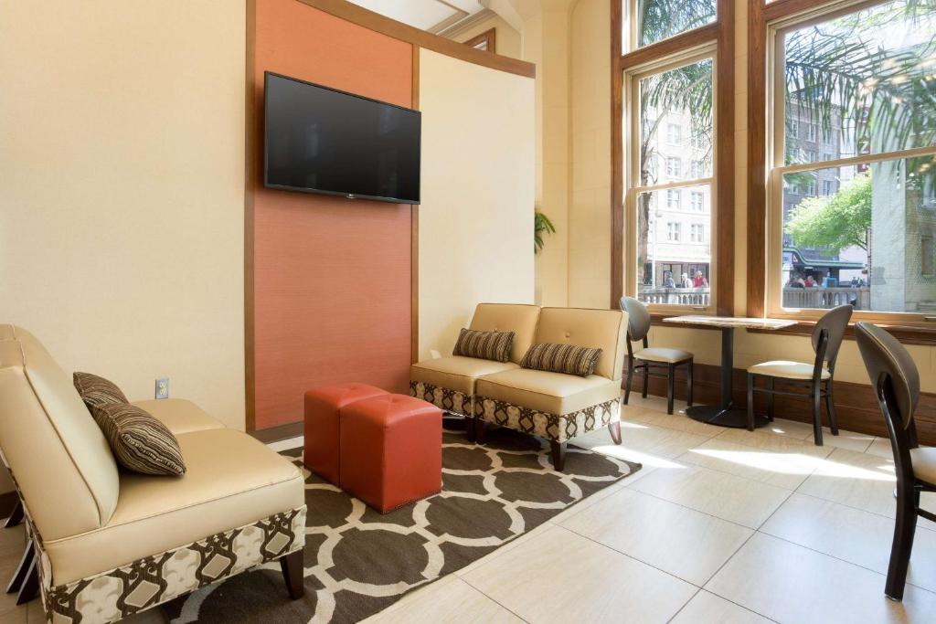 Drury Inn & Suites San Antonio Riverwalk photo