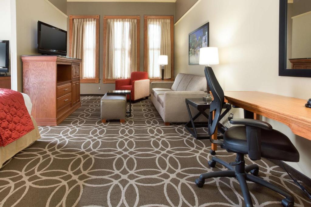 Drury Inn & Suites San Antonio Riverwalk photo