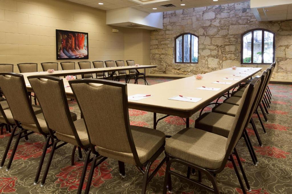Drury Inn & Suites San Antonio Riverwalk photo