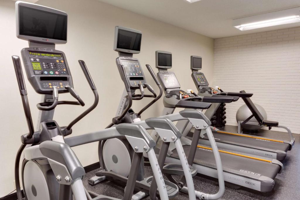 Fitness centrum a/nebo fitness zařízení v ubytování Drury Inn & Suites Birmingham Grandview