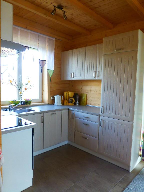 Kuchyňa alebo kuchynka v ubytovaní Holidayhome Juksty
