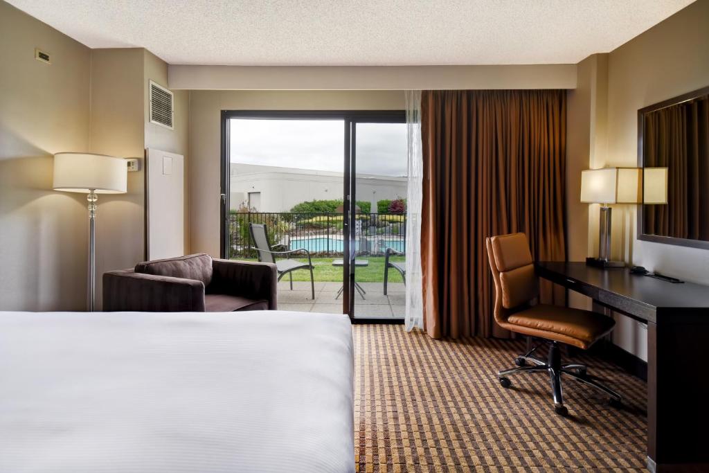 DoubleTree by Hilton Pleasanton at The Club photo