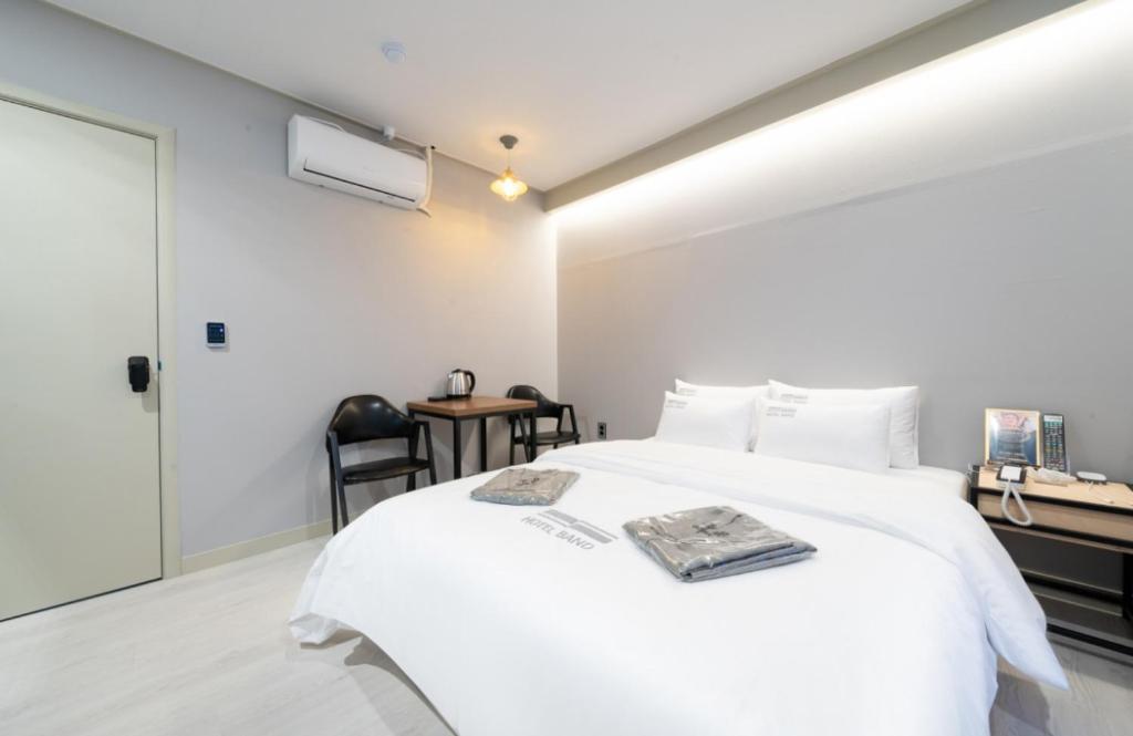 Postel nebo postele na pokoji v ubytování Hotel Band