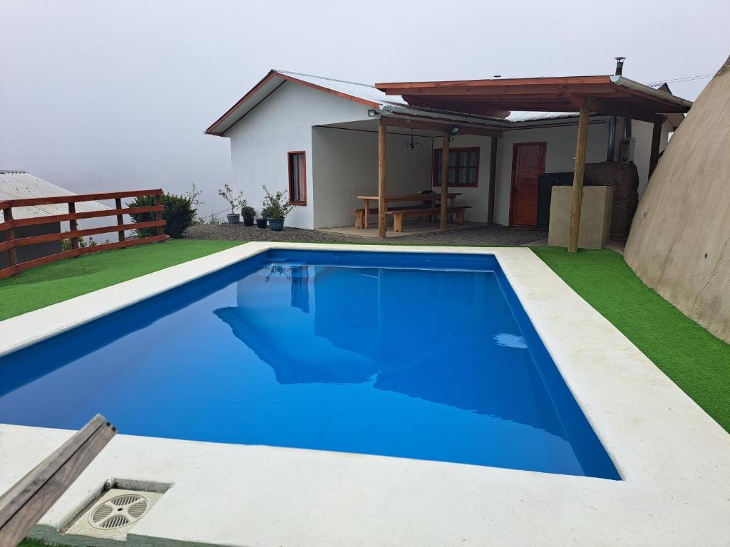 Casa Vista del sol, con piscina, tinaja, y quincho