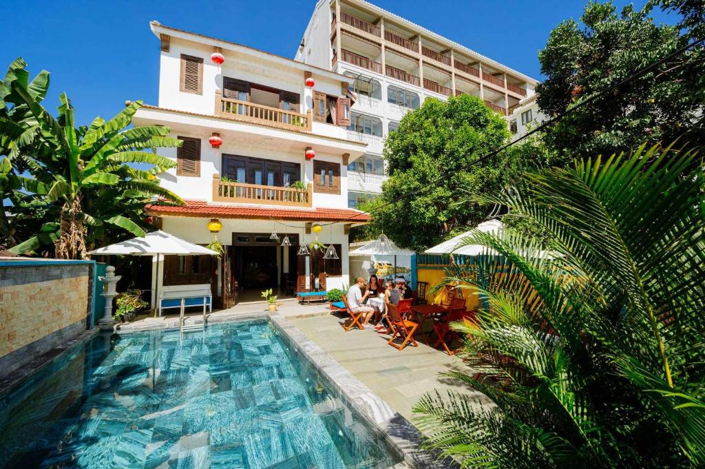 Hồ bơi trong/gần B'Lan Riverside Villa