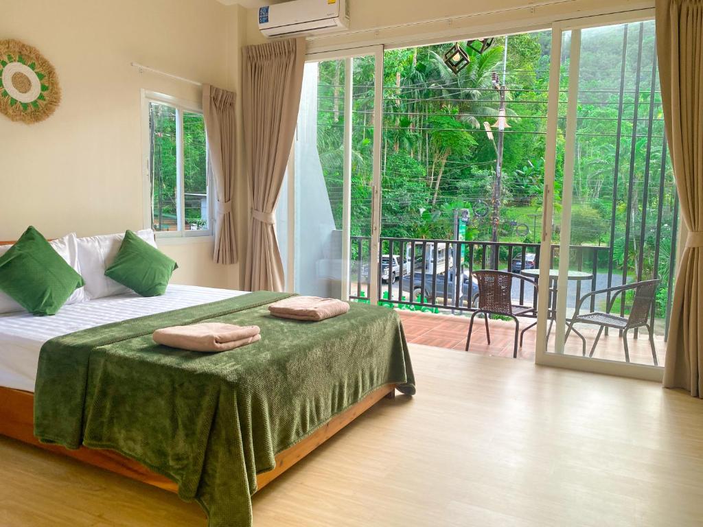 Gallery image ng private room with share bathroom at Little wild house Khaosok sa Khao Sok