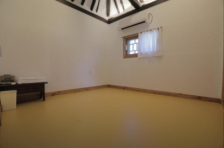Fotografie z fotogalerie ubytování Bonghwangjae Hanok Guesthouse v destinaci Gongju