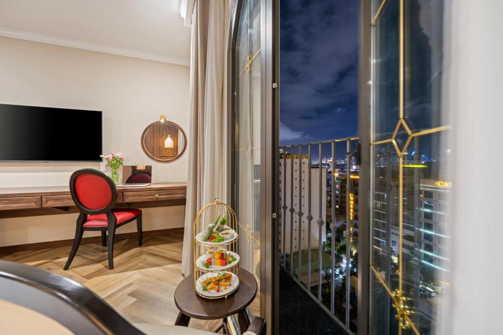 Special Offer - Deluxe Double Balcony City View