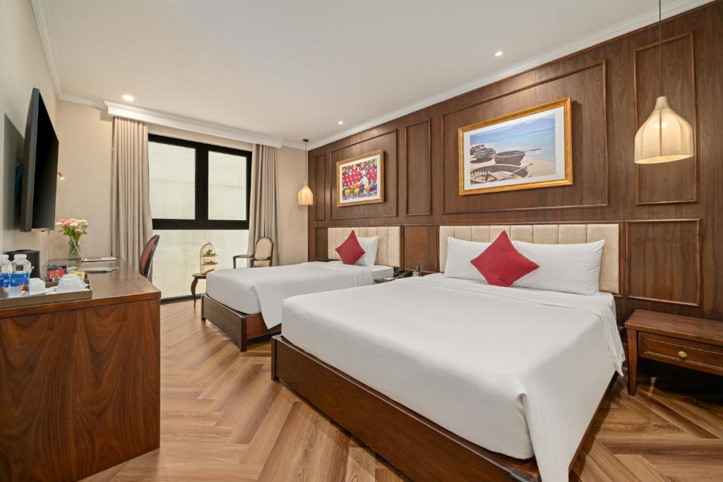 Special Offer - Premier Triple Room with Bathtub