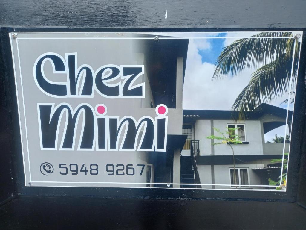 馬埃堡的住宿－Chez Mimi，建筑物一侧的标志