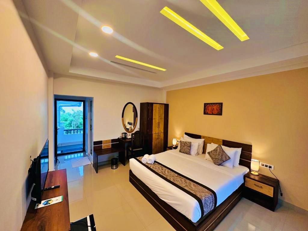 Postel nebo postele na pokoji v ubytování The Windy Mist Resort Munnar