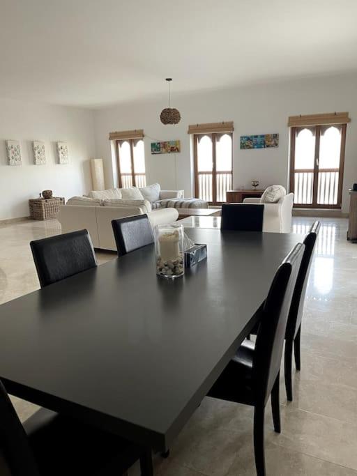 تصویر اتاق‌های Jabal Sifah Tha Marina View Apartment - تصویر ۲
