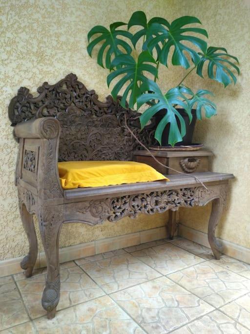 Fotografie z fotogalerie ubytování La petite case jaune , jaccuzi pierre à 3 min à pied du bassin Manapany, vue mer v destinaci Saint-Joseph
