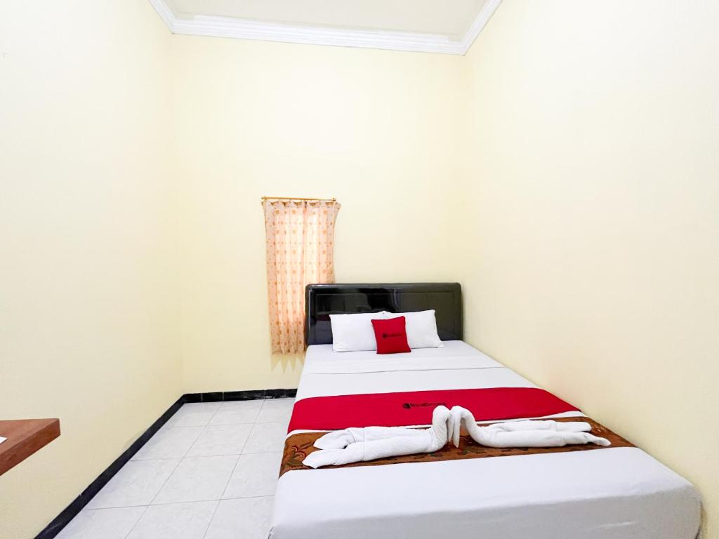 Reddoorz Near Makam Bung Karno Blitar - Chambre Double Supérieure