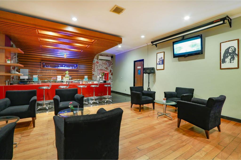Posezení v ubytování Hotel Dafam Pekalongan
