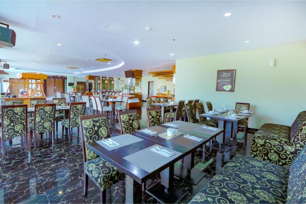 Restaurace v ubytování Hotel Dafam Pekalongan