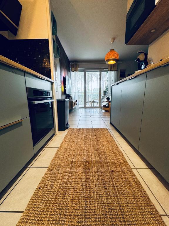 Kuchyň nebo kuchyňský kout v ubytování La Forêt des Pins - Free Check-In - Wifi - Parking Privé - Netflix - Draps & Serviettes inclus