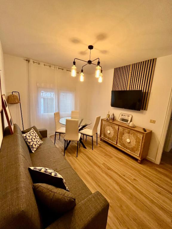 CORNELIAS HOME between LAS VISTAS & LOS CRISTIANOS BEACH