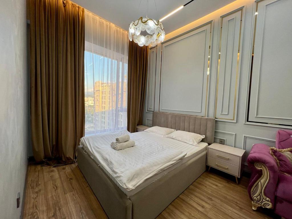 Ένα ή περισσότερα κρεβάτια σε δωμάτιο στο Стильные апартаменты в элитном комплексе