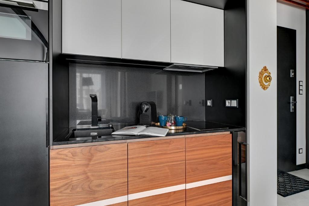 Curated visual reference: Curated Luxury Apartment In Sopot Gallery View