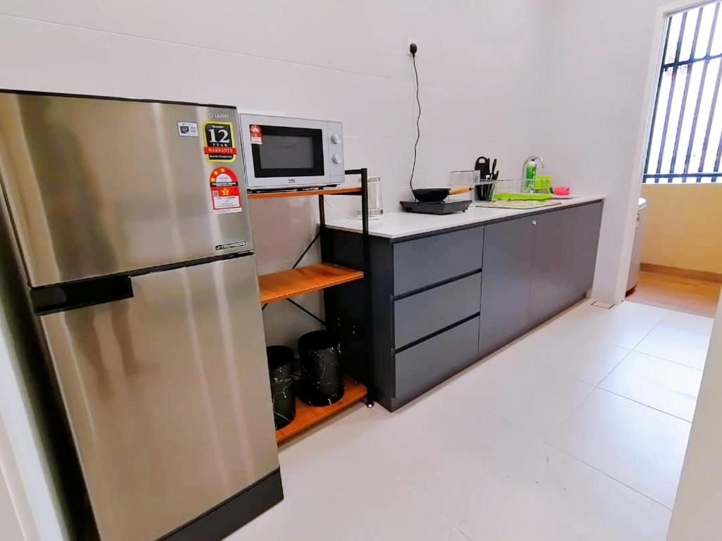 Dapur atau dapur kecil di The Foreigner Staycation at Riverine Diamond Kuching