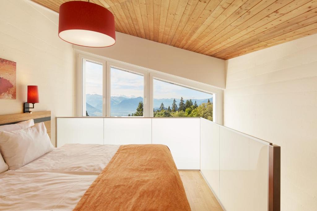 Postel nebo postele na pokoji v ubytování Rigi Kaltbad Swiss Quality Hotel