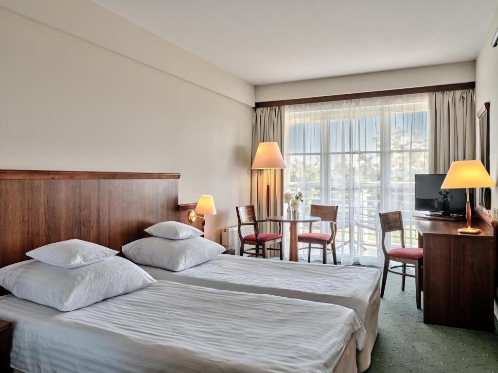 Postel nebo postele na pokoji v ubytování Hotel Edison Poznań Lotnisko Ławica