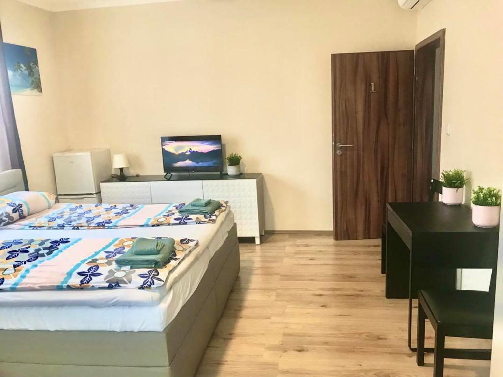 TV a/nebo společenská místnost v ubytování Fresh house