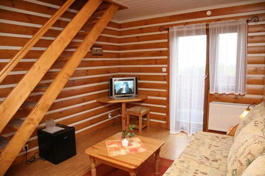 TV a/nebo společenská místnost v ubytování Pension H