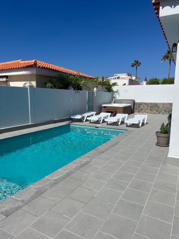 The swimming pool at or close to Villa Magnolia