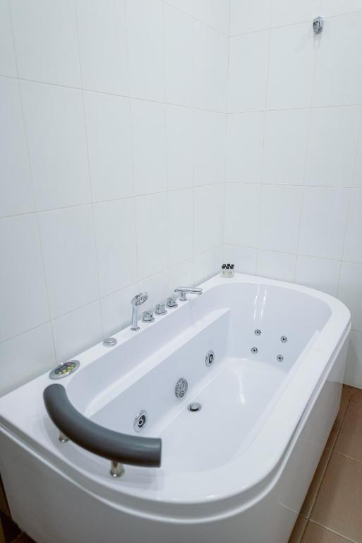Opera Avenue Hotel - Large Double Room