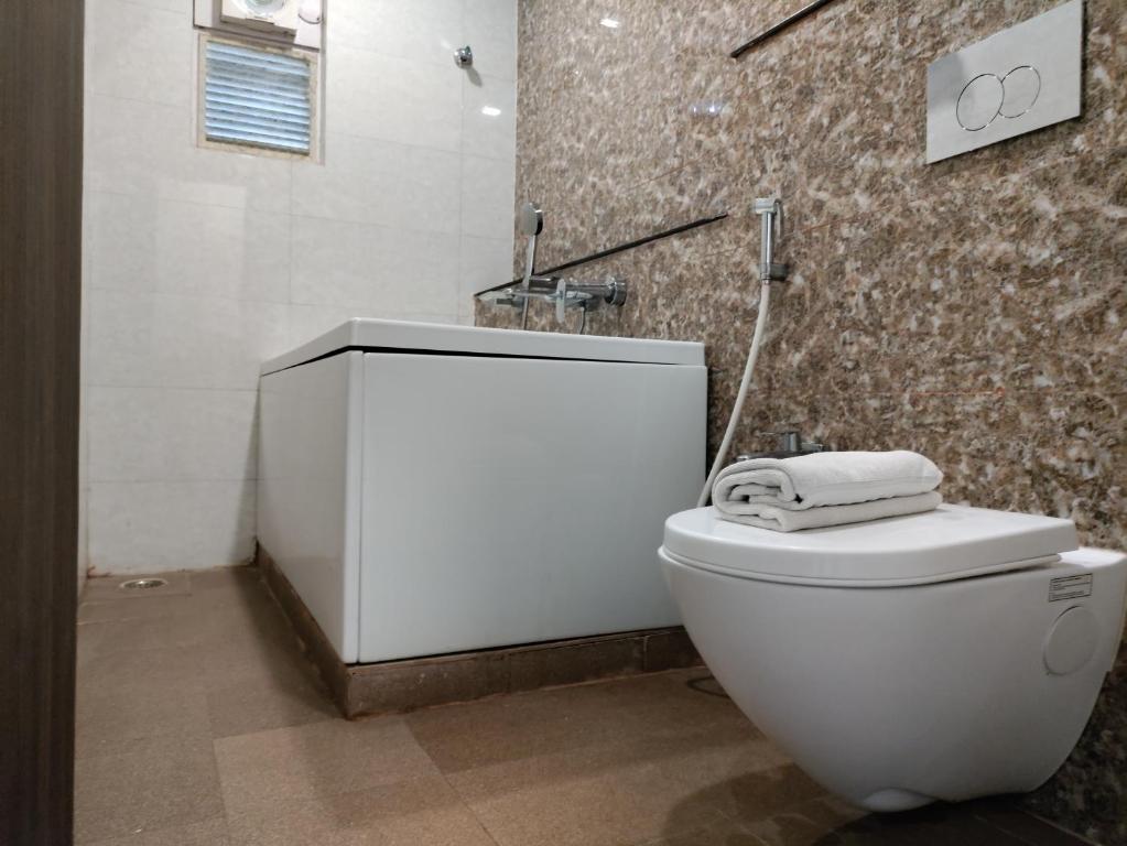 Koupelna v ubytování Sambhabana Hotel & Suites